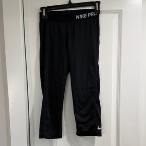 Nike Pro Black Cropped Leggings